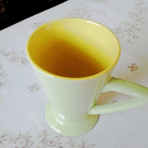 Retro style green and yellow mug near mint condition - Picture 2 of 4